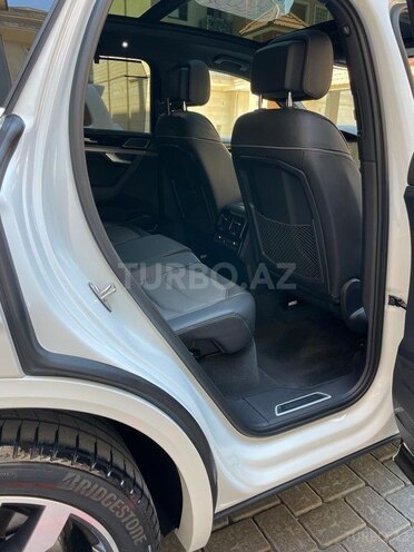 Volkswagen Touareg 2020, 28,000 km - 3.0 l - Bakı