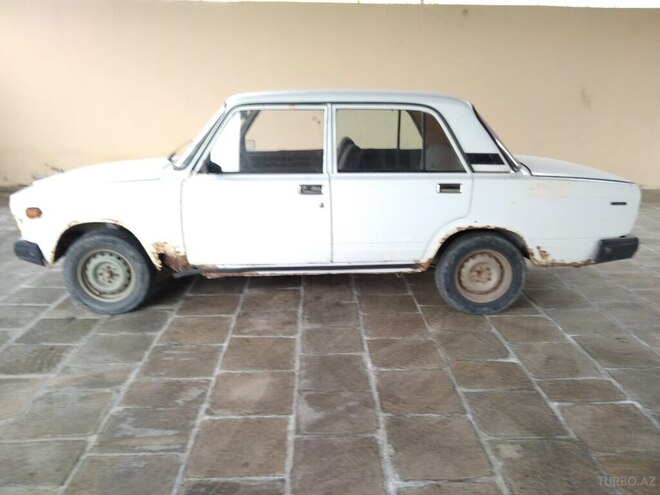 LADA (VAZ) 2107 2001, 85,000 km - 1.5 л - Salyan