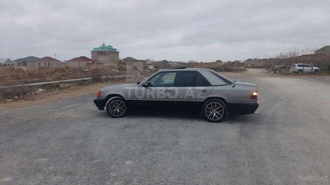 Mercedes E 300 1990, 255,000 km - 3.0 л - Bakı