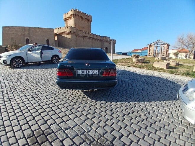 Mercedes E 220 1999, 341,000 km - 2.2 л - Bakı