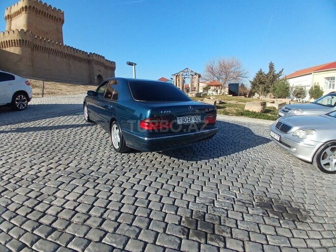 Mercedes E 220 1999, 341,000 km - 2.2 л - Bakı