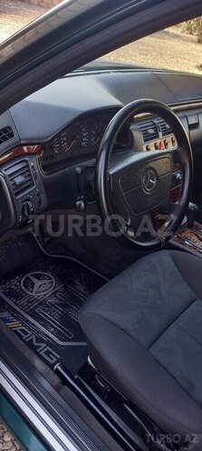 Mercedes E 220 1999, 120,000 km - 2.2 л - Bərdə