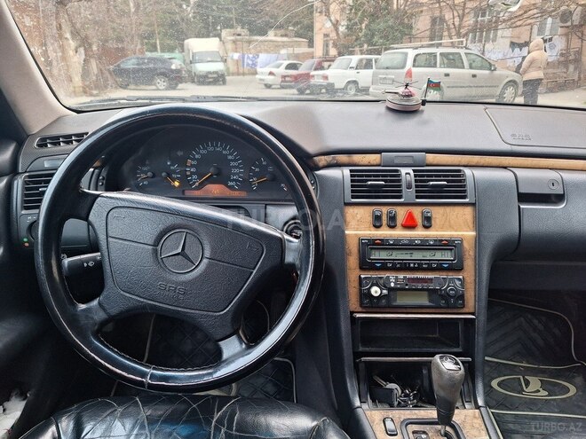 Mercedes E 240 1998, 324,689 km - 2.4 l - Sumqayıt