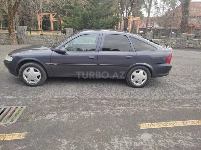 Opel Vectra 1997, 123,456 km - 1.8 l - Qax