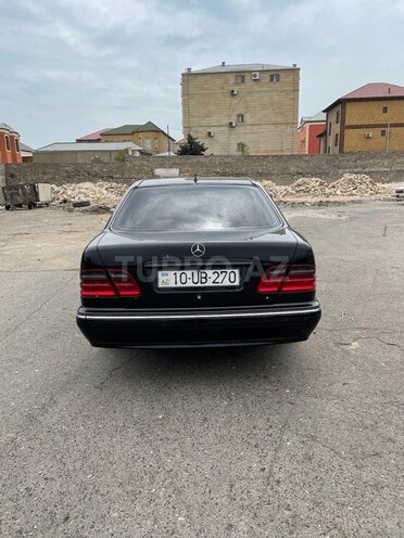 Mercedes E 270 2001, 485,624 km - 2.7 l - Bakı