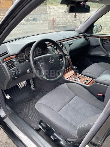 Mercedes E 270 2001, 485,624 km - 2.7 l - Bakı