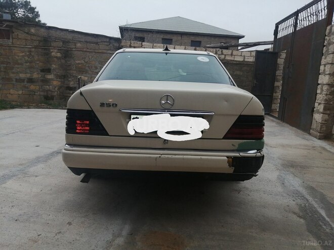 Mercedes E 250 1995, 254,400 km - 2.5 l - Bakı