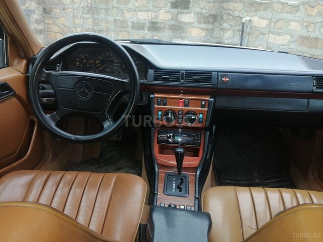 Mercedes E 250 1995, 254,400 km - 2.5 l - Bakı