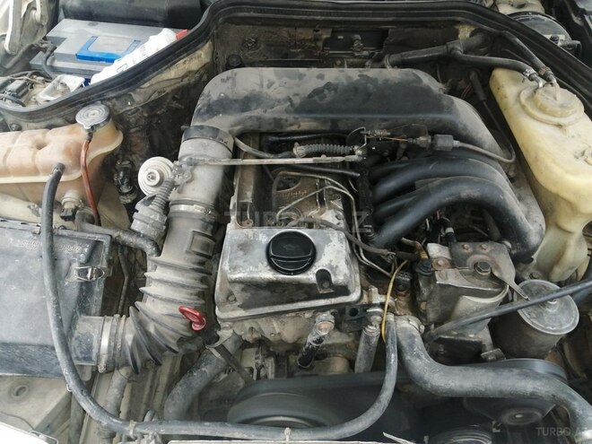 Mercedes E 250 1995, 254,400 km - 2.5 l - Bakı