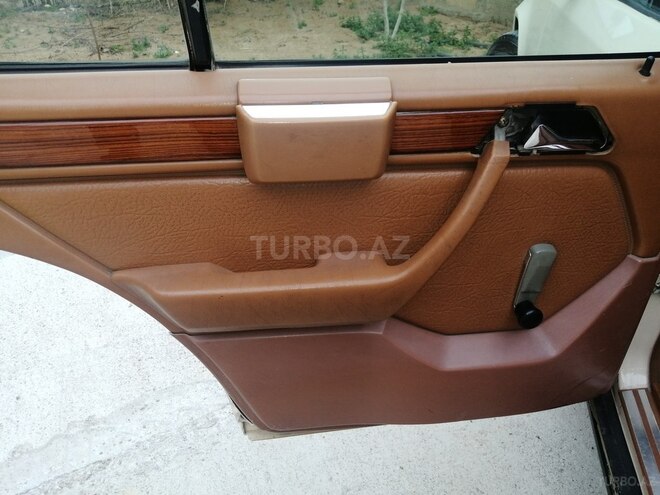 Mercedes E 250 1995, 254,400 km - 2.5 l - Bakı