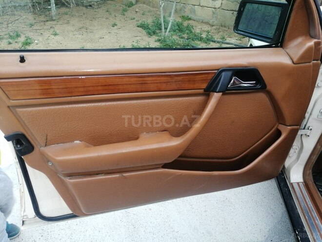 Mercedes E 250 1995, 254,400 km - 2.5 l - Bakı