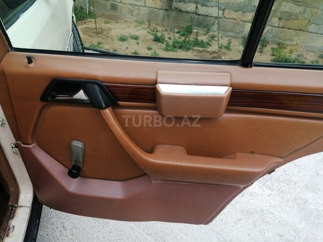 Mercedes E 250 1995, 254,400 km - 2.5 l - Bakı