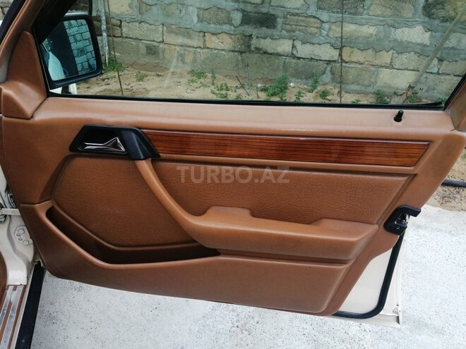 Mercedes E 250 1995, 254,400 km - 2.5 l - Bakı