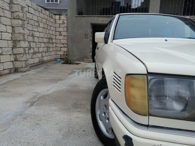 Mercedes E 250 1995, 254,400 km - 2.5 l - Bakı