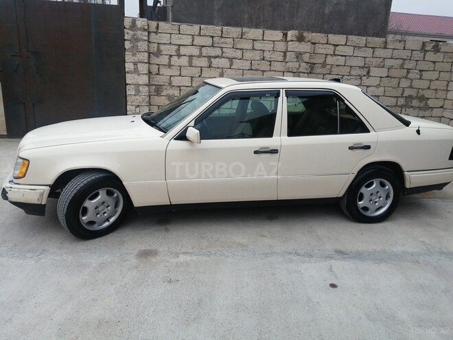 Mercedes E 250 1995, 254,400 km - 2.5 l - Bakı