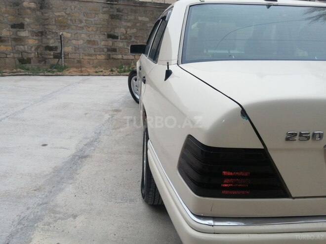 Mercedes E 250 1995, 254,400 km - 2.5 l - Bakı