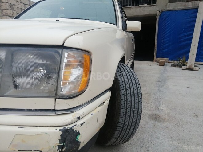 Mercedes E 250 1995, 254,400 km - 2.5 l - Bakı