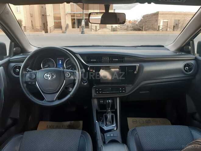 Toyota Corolla 2018, 93,100 km - 1.6 л - Bakı