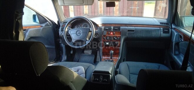 Mercedes E 240 1997, 250,000 km - 2.4 l - Mingəçevir