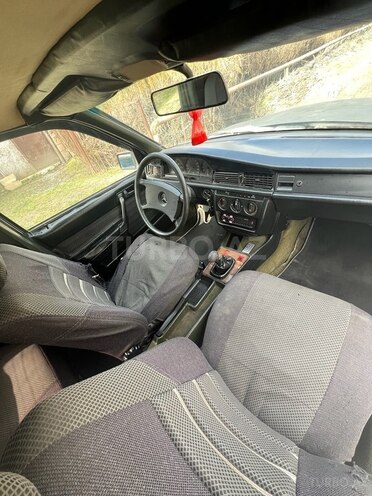 Mercedes 190 1993, 271,744 km - 2.0 l - Ucar