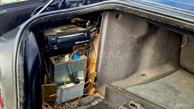 BMW 528 1999, 285,000 km - 2.8 л - Bakı