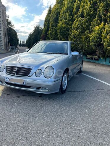 Mercedes E 240 2000, 360,000 km - 2.4 л - Qazax