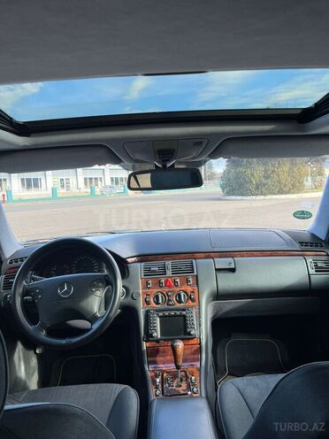 Mercedes E 240 2000, 360,000 km - 2.4 л - Qazax
