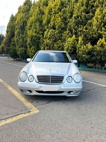 Mercedes E 240 2000, 360,000 km - 2.4 л - Qazax