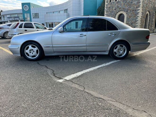 Mercedes E 240 2000, 360,000 km - 2.4 л - Qazax