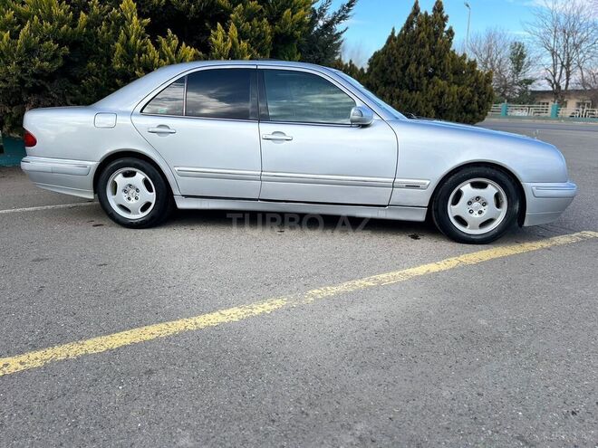 Mercedes E 240 2000, 360,000 km - 2.4 л - Qazax