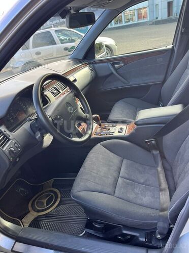 Mercedes E 240 2000, 360,000 km - 2.4 л - Qazax