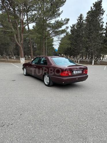 Mercedes E 240 1997, 380,000 km - 2.4 l - Sumqayıt