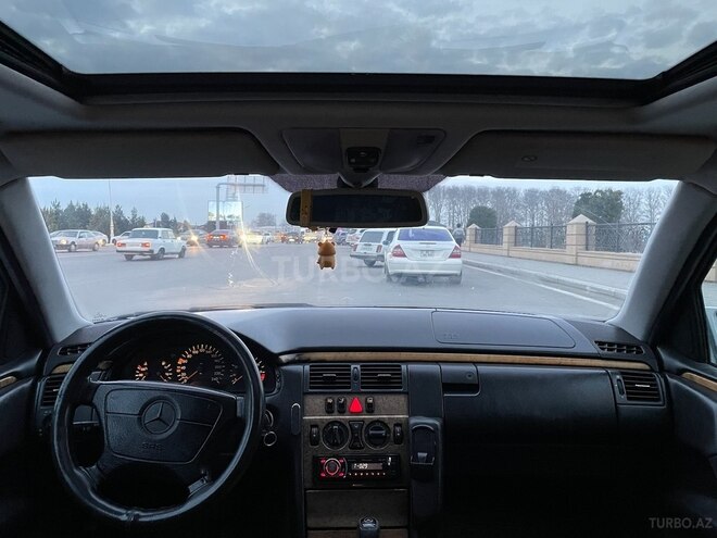 Mercedes E 240 1998, 350,000 km - 2.4 l - Bərdə