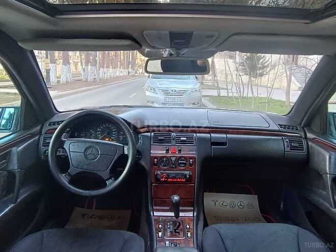 Mercedes E 240 1999, 321,000 km - 2.4 l - Şirvan