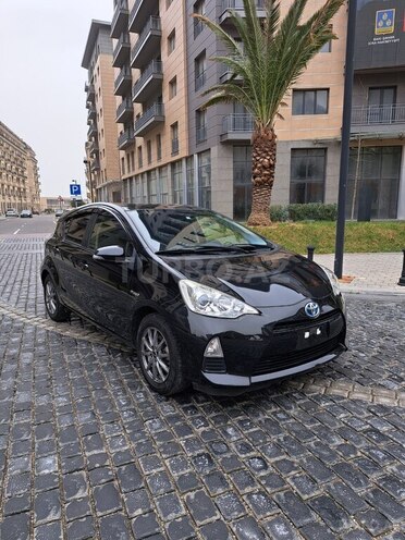 Toyota Prius C 2015, 42,000 km - 1.5 l - Bakı