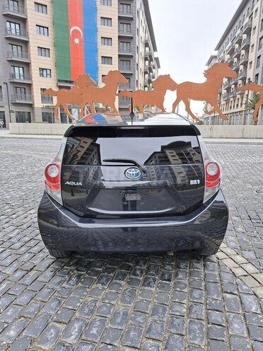 Toyota Prius C 2015, 42,000 km - 1.5 l - Bakı