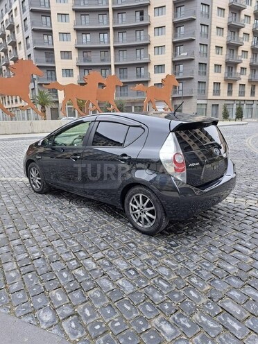 Toyota Prius C 2015, 42,000 km - 1.5 l - Bakı