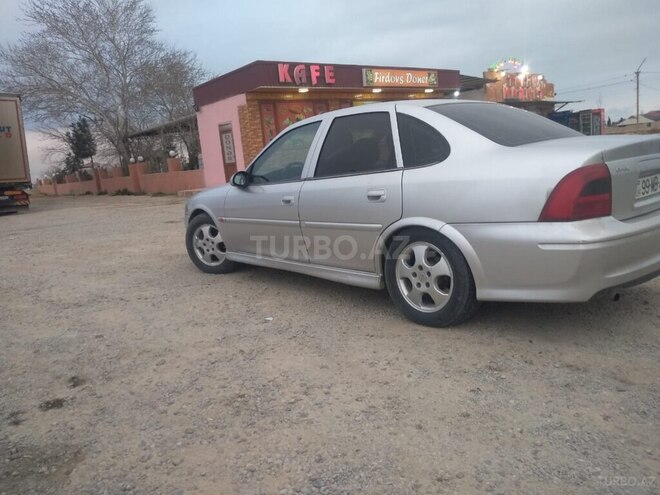 Opel Vectra 2001, 291,898 km - 1.6 l - Salyan