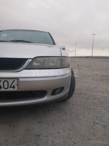 Opel Vectra 2001, 291,898 km - 1.6 l - Salyan