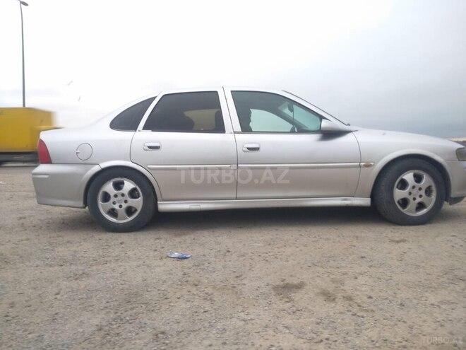 Opel Vectra 2001, 291,898 km - 1.6 l - Salyan