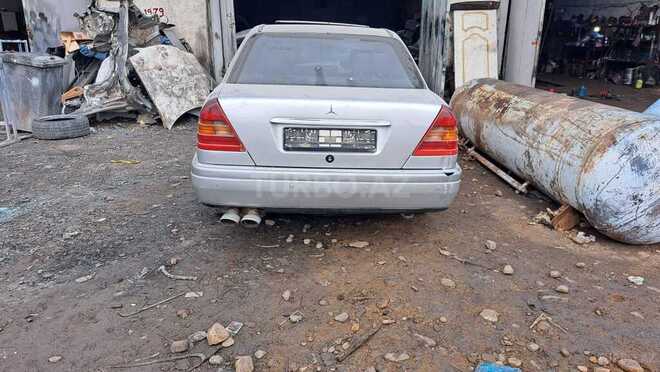 Mercedes C 220 1995, 379,000 km - 2.2 l - Tovuz