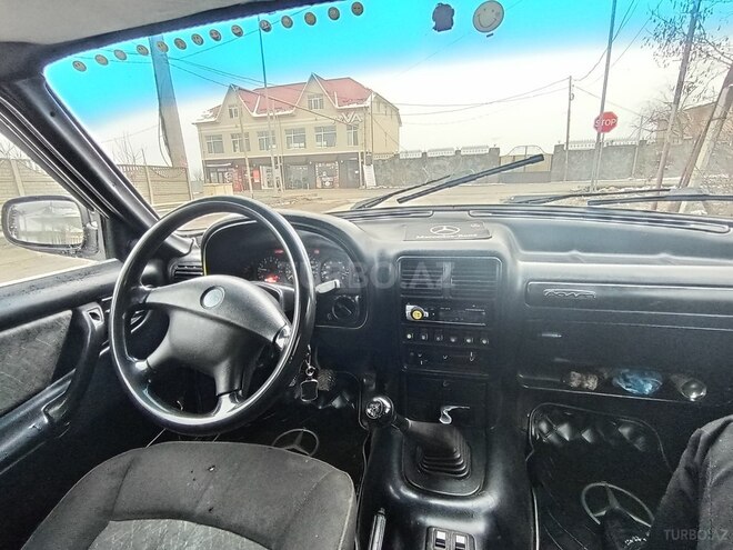 GAZ 31105 2005, 210,000 km - 2.3 л - Quba