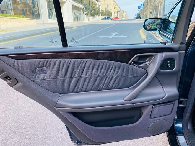 Mercedes E 320 2000, 258,535 km - 3.2 l - Bakı