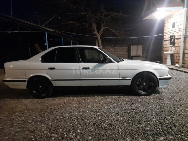 BMW 520 1993, 300,000 km - 2.0 л - Ağcabədi