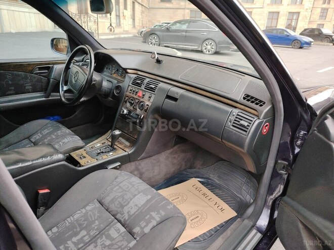 Mercedes E 240 1998, 328,065 km - 2.4 l - Bakı