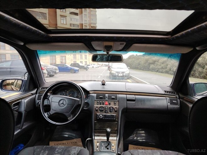 Mercedes E 240 1998, 328,065 km - 2.4 l - Bakı