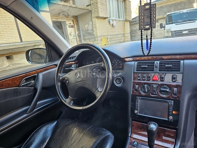 Mercedes E 240 2002, 371,000 km - 2.6 l - Mingəçevir