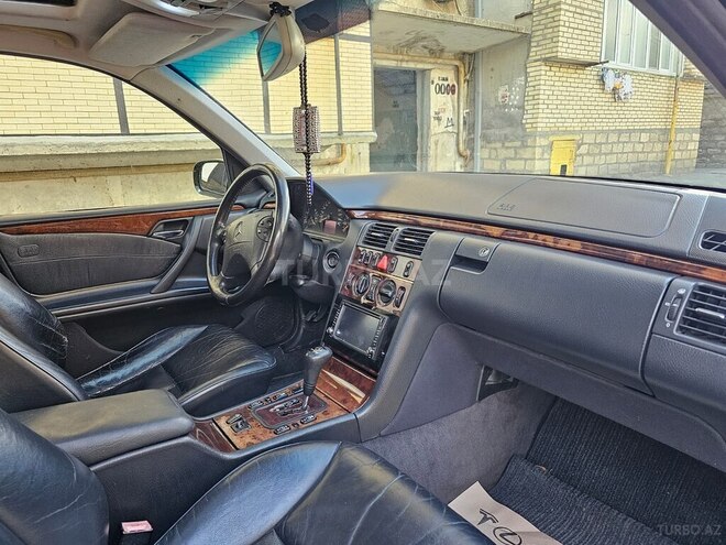 Mercedes E 240 2002, 371,000 km - 2.6 l - Mingəçevir