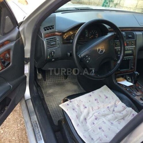 Mercedes E 240 2001, 397,389 km - 2.4 l - Beyləqan
