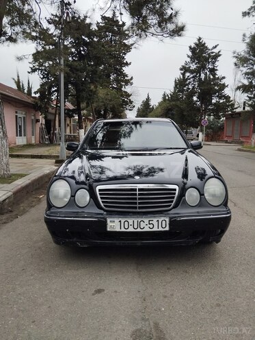Mercedes E 220 2000, 300,000 km - 2.2 л - Astara
